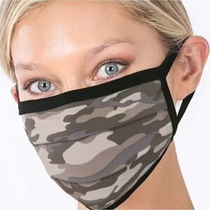 Zenana Camo Pattern Pleated Fabric Face Mask Unisex